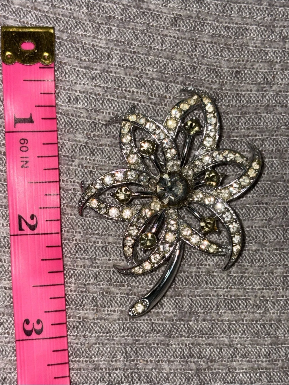 Vintage Sarah Coventry signed clear & gray rhinestone studded floral brooch